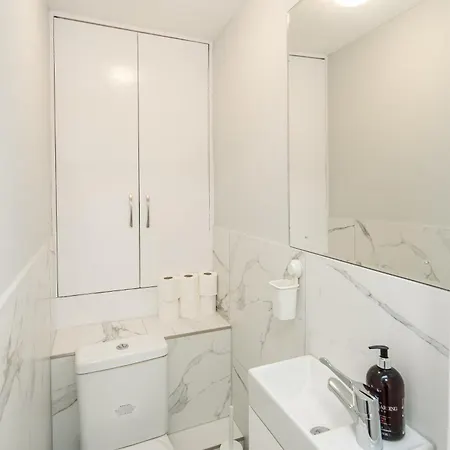 Tranquil Trio Bedrooms London Exterior photo